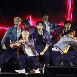 ALL(H)OURS group photo
