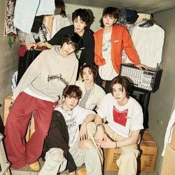 BOYNEXTDOOR group photo