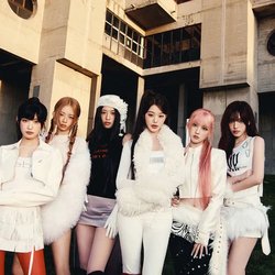 IVE group photo