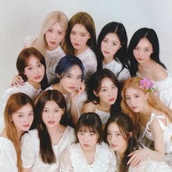 LOONA group photo