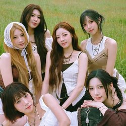 PURPLE KISS group photo