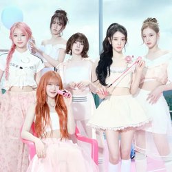 STAYC group photo