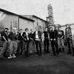 TREASURE group photo