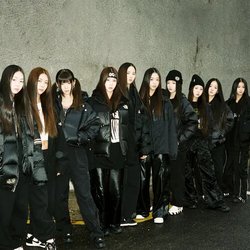 tripleS group photo